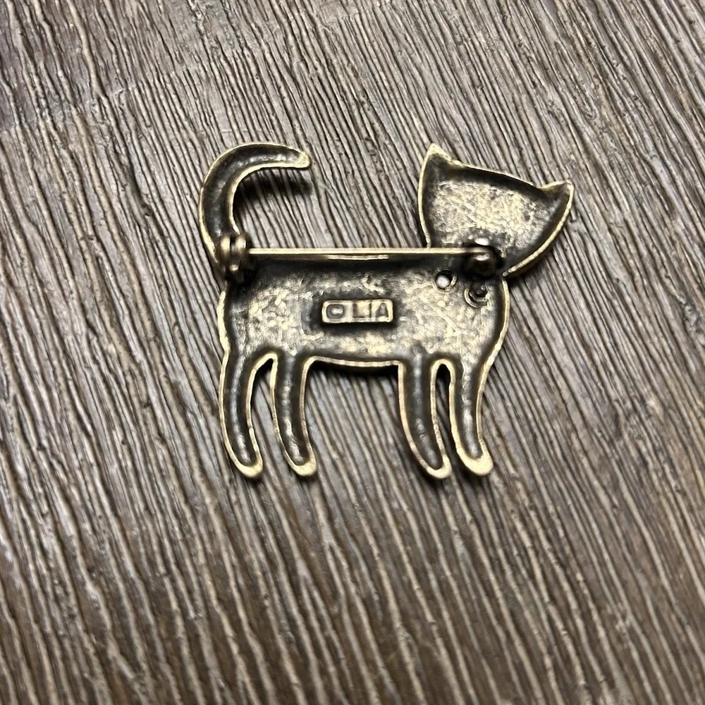 Lia‎ Gold-Tone Cat W Fish Brooch Pin  – Figural Kitty Vintage Jewelry
